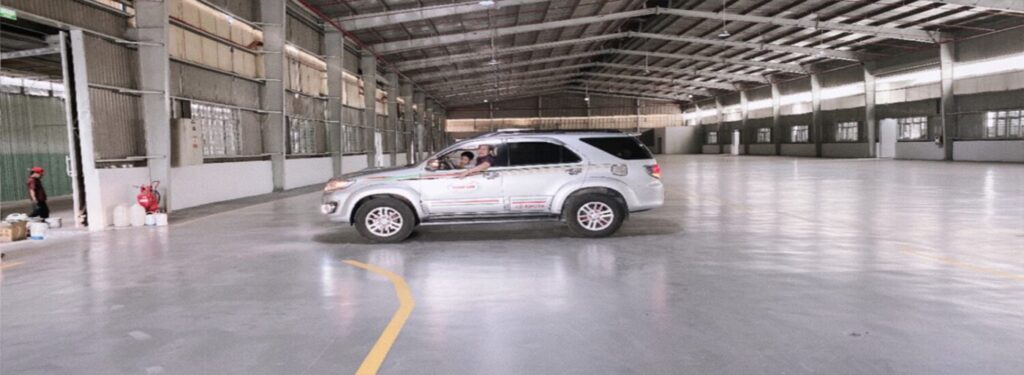 Dùng xe của cty Sơn epoxy thanh lâm chạy thử kiểm tra độ bám dính của màng Sơn trước khi bàn giao